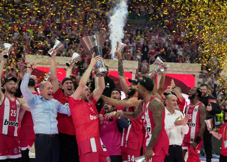 Hem Piraeus'un Lideri, Hem Avrupa'nın Zirvesi: Olympiakos'un Müstesna Sezonu 1 Hem Piraeus’un Lideri, Hem Avrupa’nın Zirvesi: Olympiakos’un Müstesna Sezonu